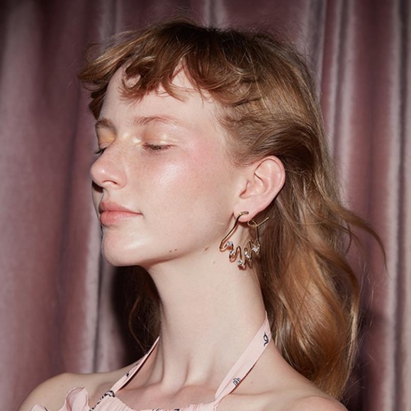 YVMIN Hand Earrings - Picture 3 of 5